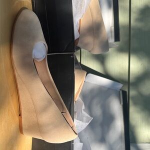 Chic Tan Wedge Shoes